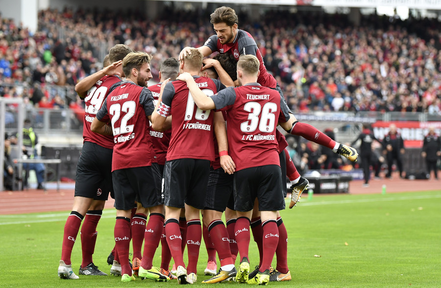 FC Nürnberg macht einen klaren Sieg mit 2:1 gegen Dynamo ...