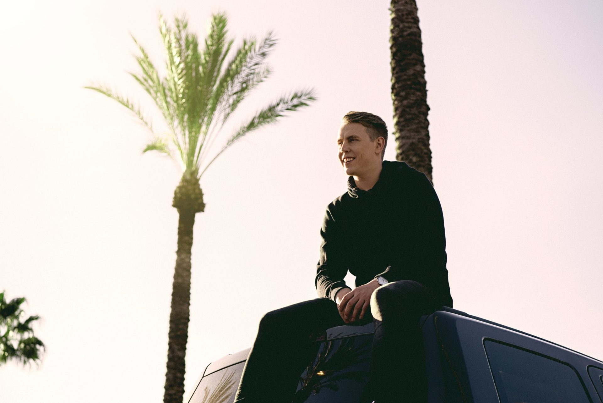 Martin Jensen erhält eine PlatinAuszeichnung für sein Single