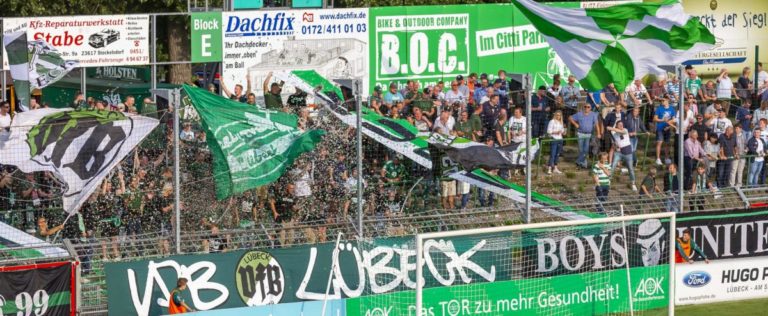 VfB Lübeck Pappelkurve im Stadion gegen TSV