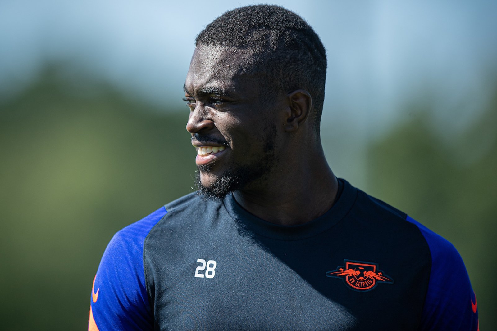 Torhüter Yvon Mvogo von RB Leipzig verlängert bis 2023, wird aber